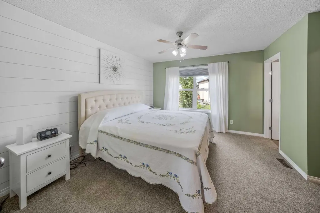 113 Canals Circle SW Airdrie AB T4B 3E8
