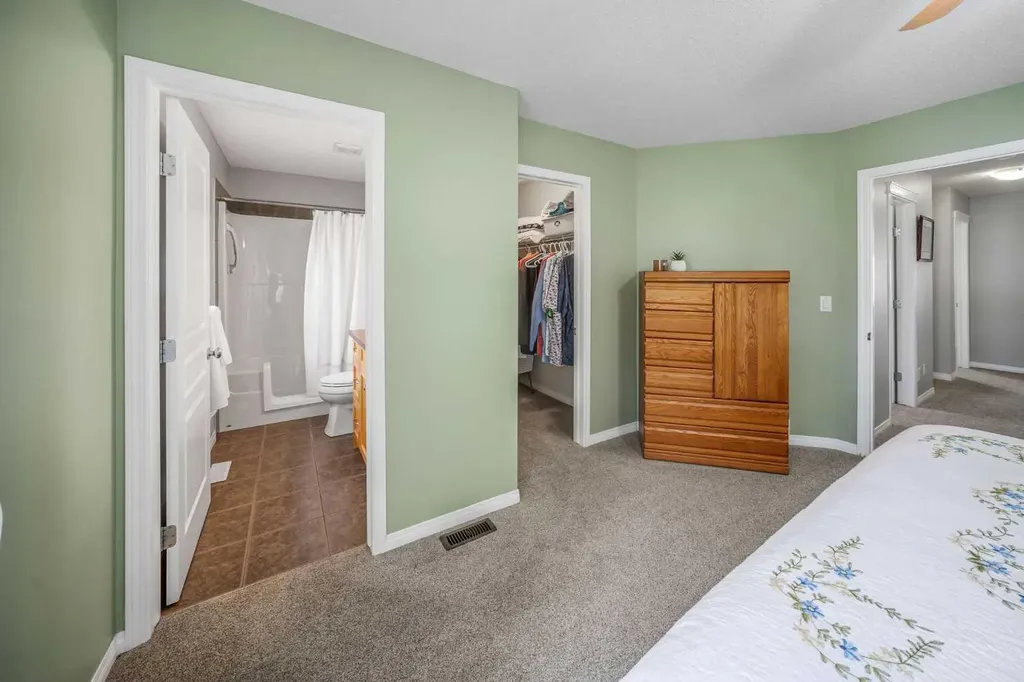 113 Canals Circle SW Airdrie AB T4B 3E8