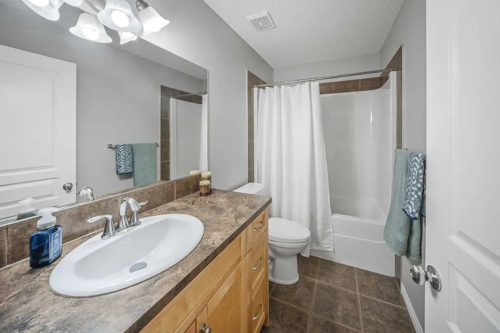 113 Canals Circle SW Airdrie AB T4B 3E8