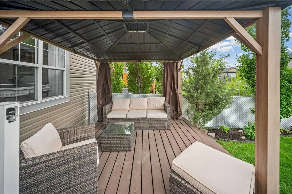 113 Canals Circle SW Airdrie AB T4B 3E8