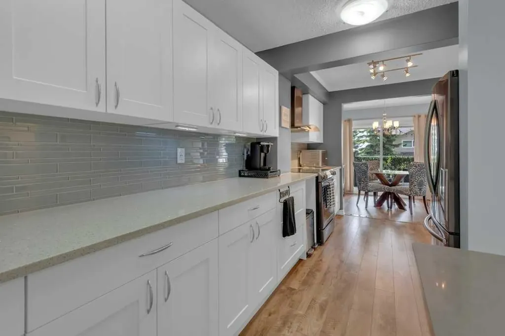 11 Stradwick Place SW Calgary AB T3H 1T3