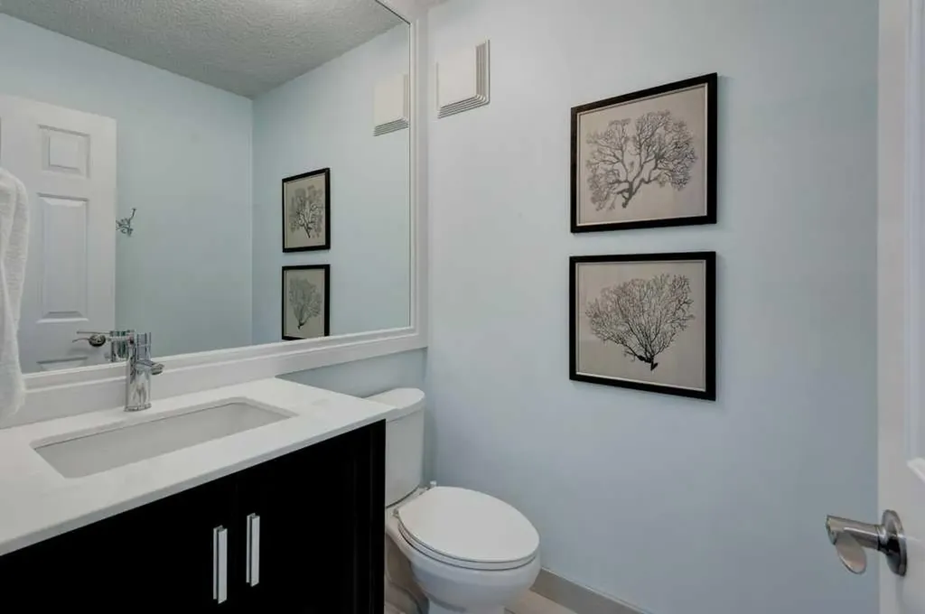 11 Stradwick Place SW Calgary AB T3H 1T3