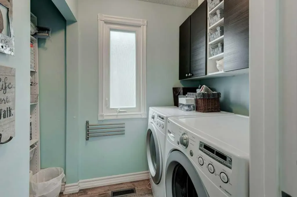 11 Stradwick Place SW Calgary AB T3H 1T3