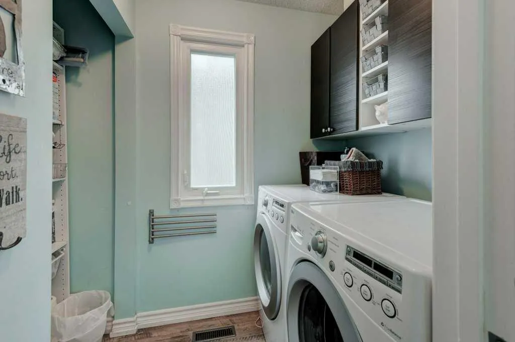 11 Stradwick Place SW Calgary AB T3H 1T3
