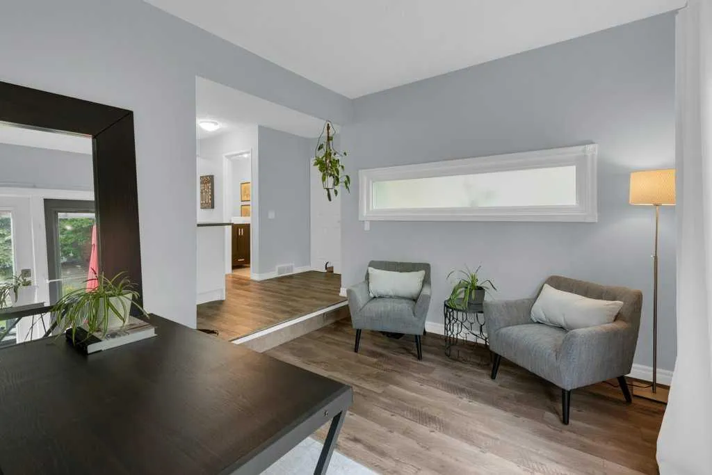 11 Stradwick Place SW Calgary AB T3H 1T3