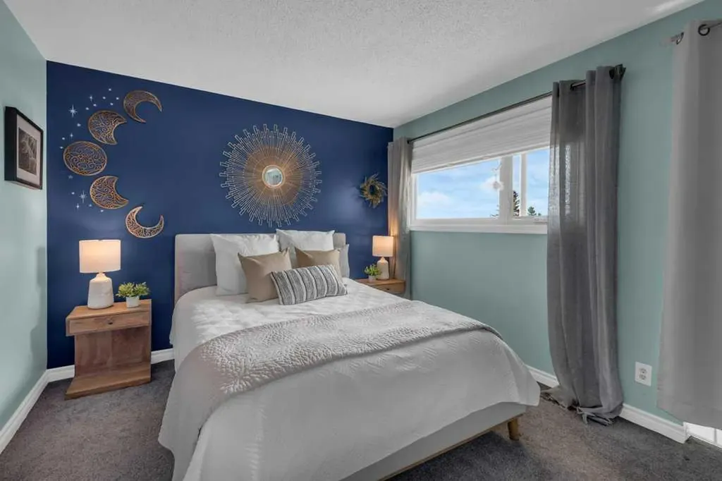 11 Stradwick Place SW Calgary AB T3H 1T3