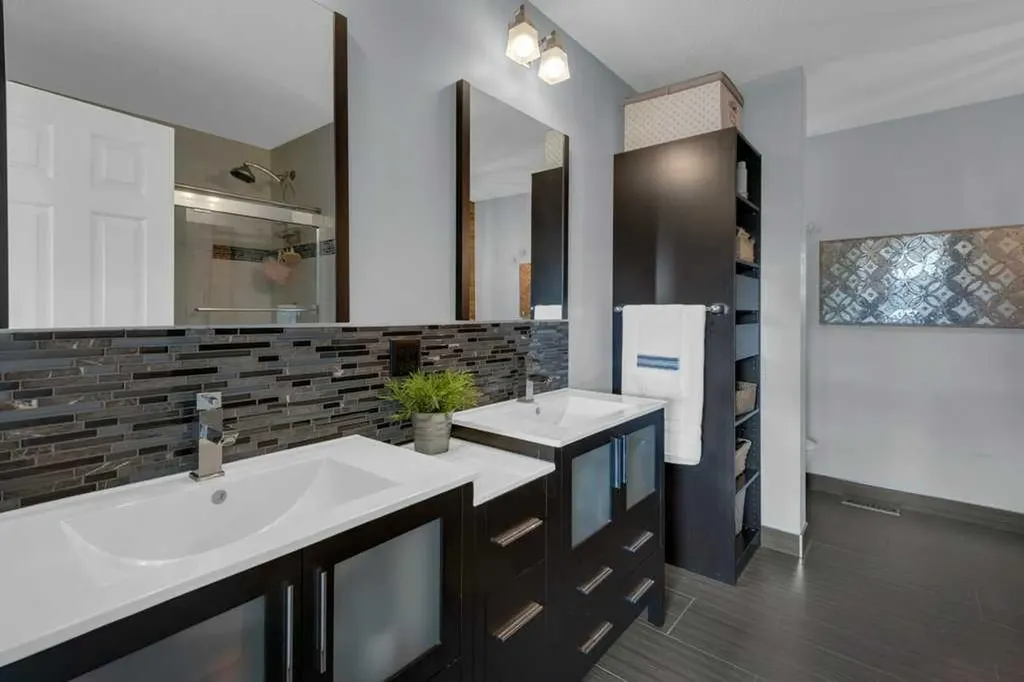 11 Stradwick Place SW Calgary AB T3H 1T3