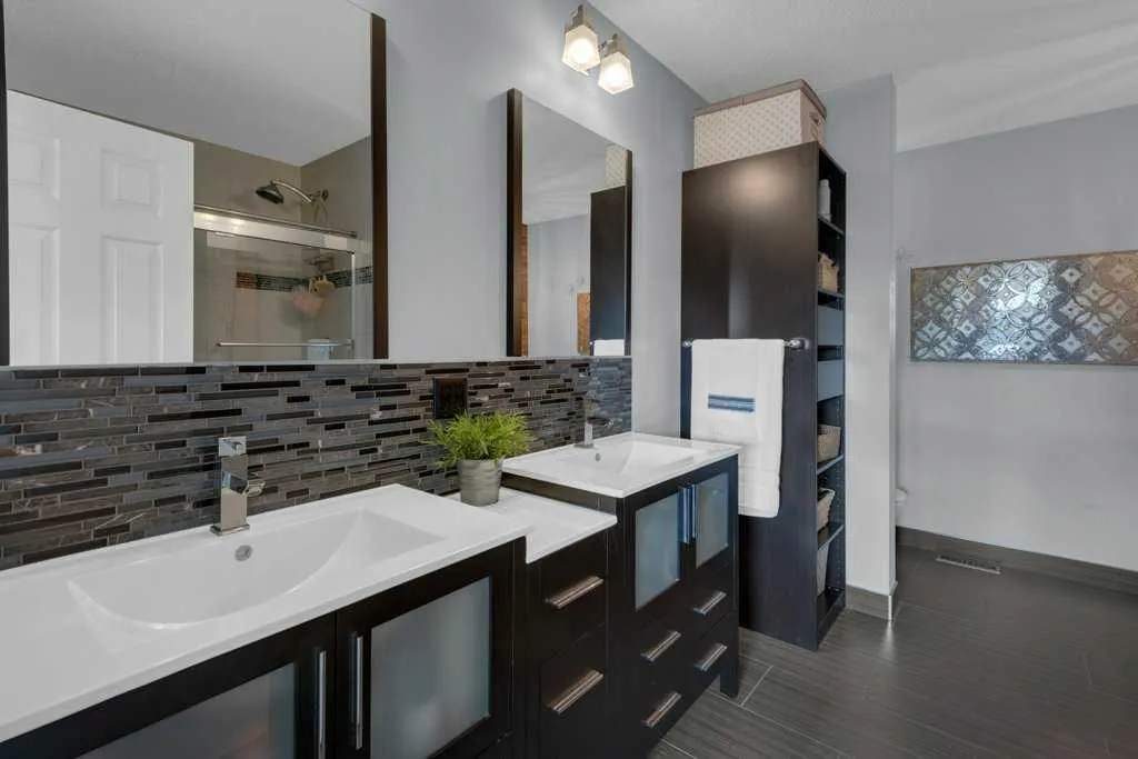 11 Stradwick Place SW Calgary AB T3H 1T3