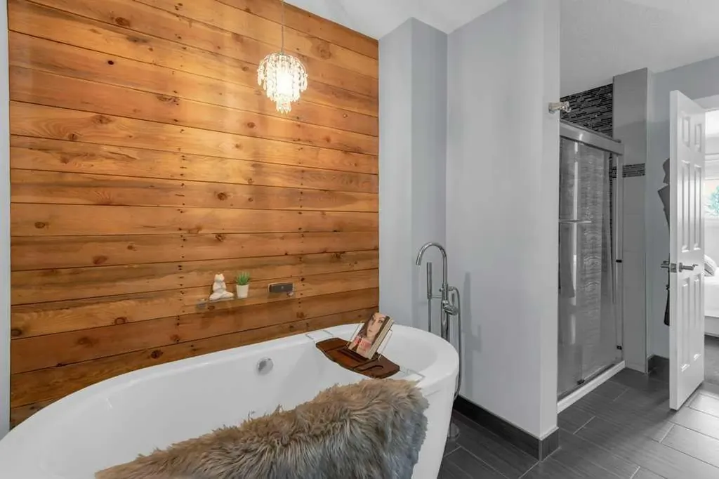11 Stradwick Place SW Calgary AB T3H 1T3