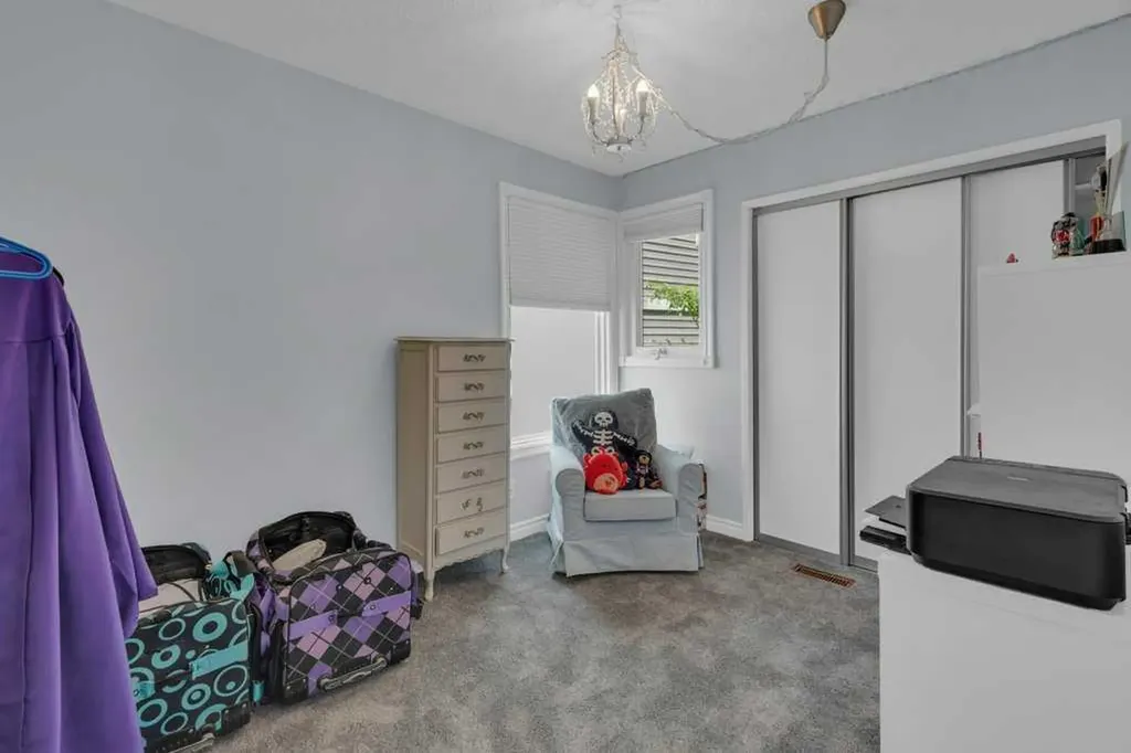 11 Stradwick Place SW Calgary AB T3H 1T3