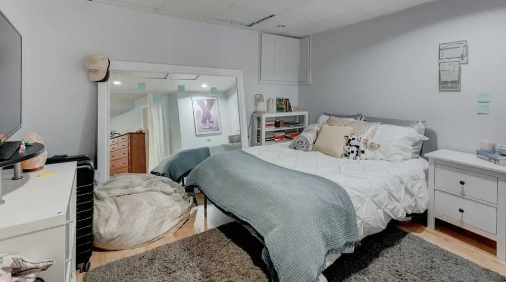 11 Stradwick Place SW Calgary AB T3H 1T3