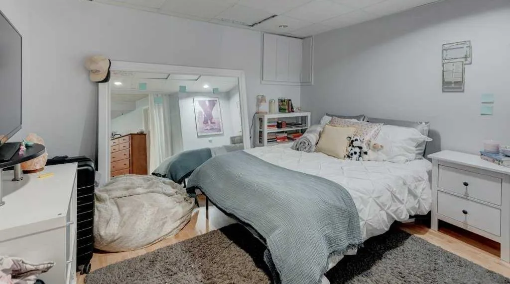 11 Stradwick Place SW Calgary AB T3H 1T3
