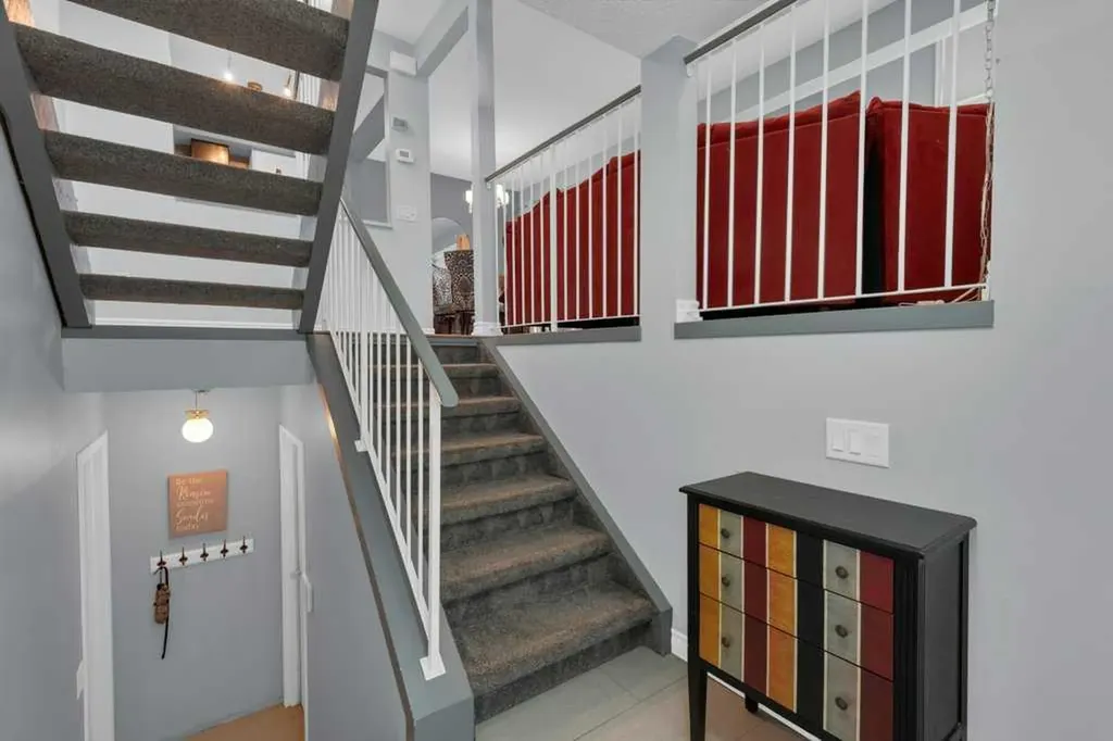 11 Stradwick Place SW Calgary AB T3H 1T3