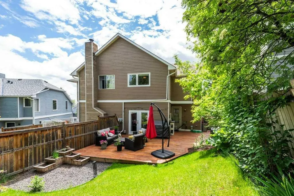 11 Stradwick Place SW Calgary AB T3H 1T3