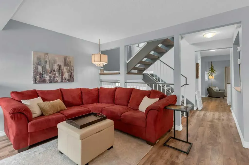 11 Stradwick Place SW Calgary AB T3H 1T3