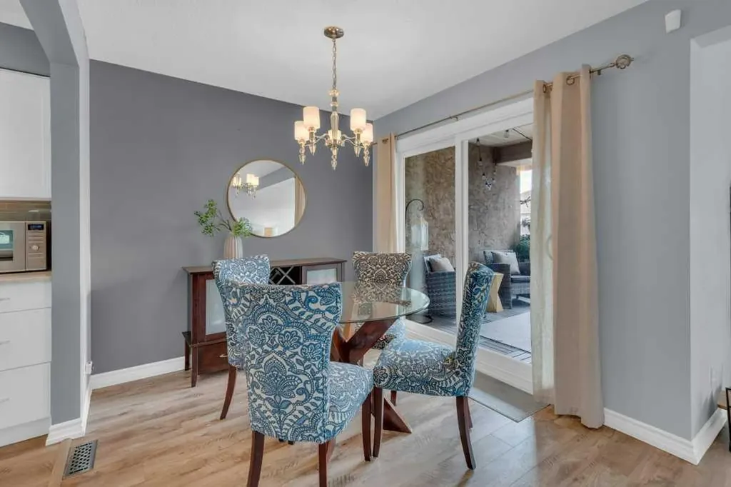 11 Stradwick Place SW Calgary AB T3H 1T3