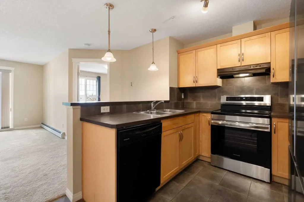 31 Country Village Manor NE Calgary AB T3K0T3