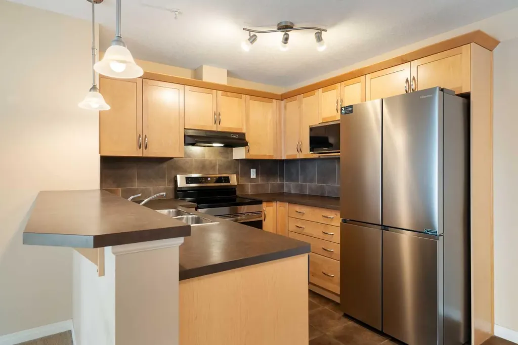 31 Country Village Manor NE Calgary AB T3K0T3