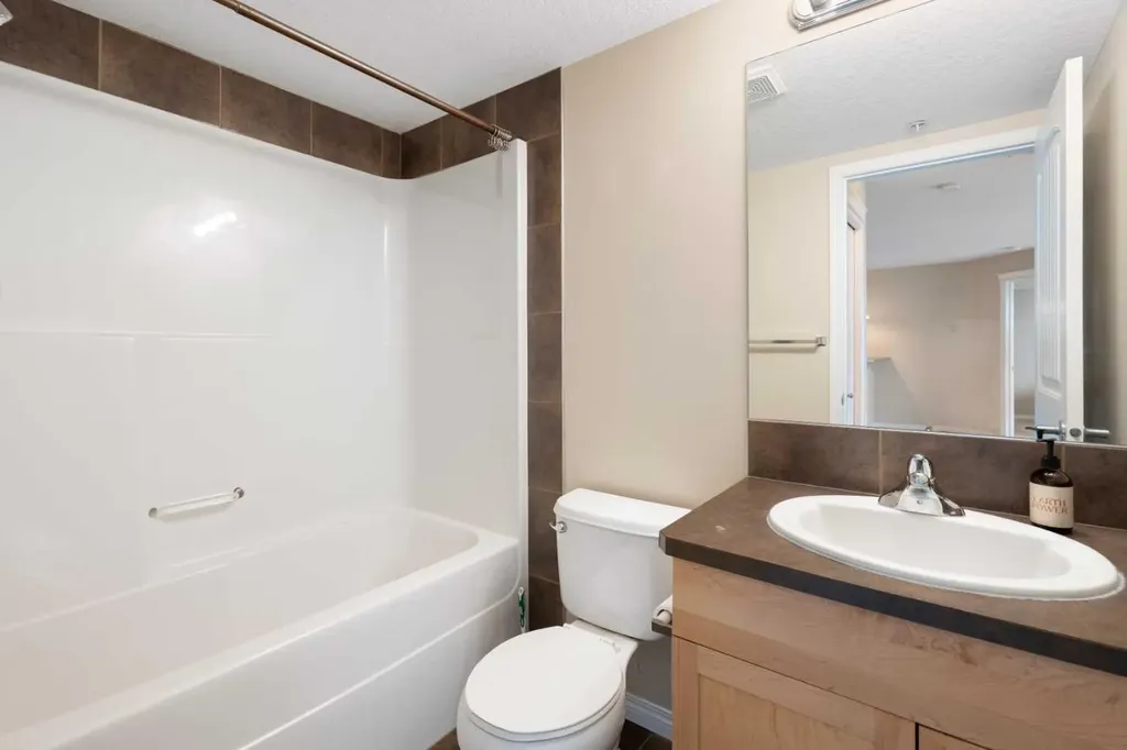 31 Country Village Manor NE Calgary AB T3K0T3