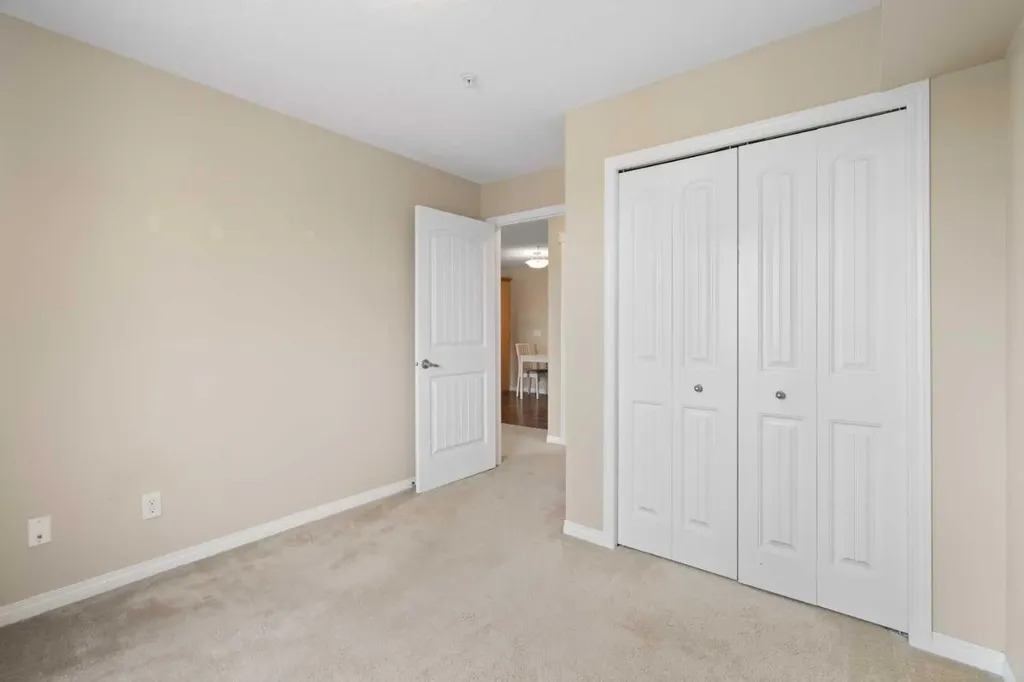 31 Country Village Manor NE Calgary AB T3K0T3