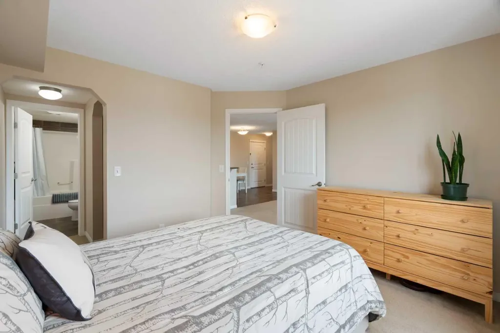 31 Country Village Manor NE Calgary AB T3K0T3