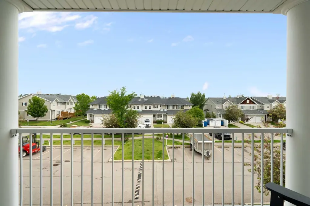 31 Country Village Manor NE Calgary AB T3K0T3