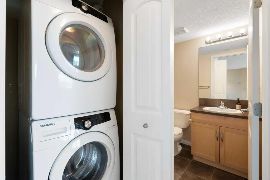 31 Country Village Manor NE Calgary AB T3K0T3