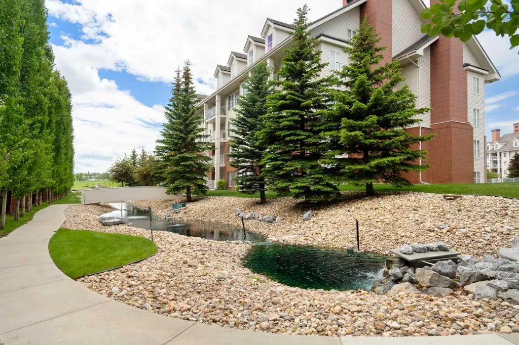 31 Country Village Manor NE Calgary AB T3K0T3