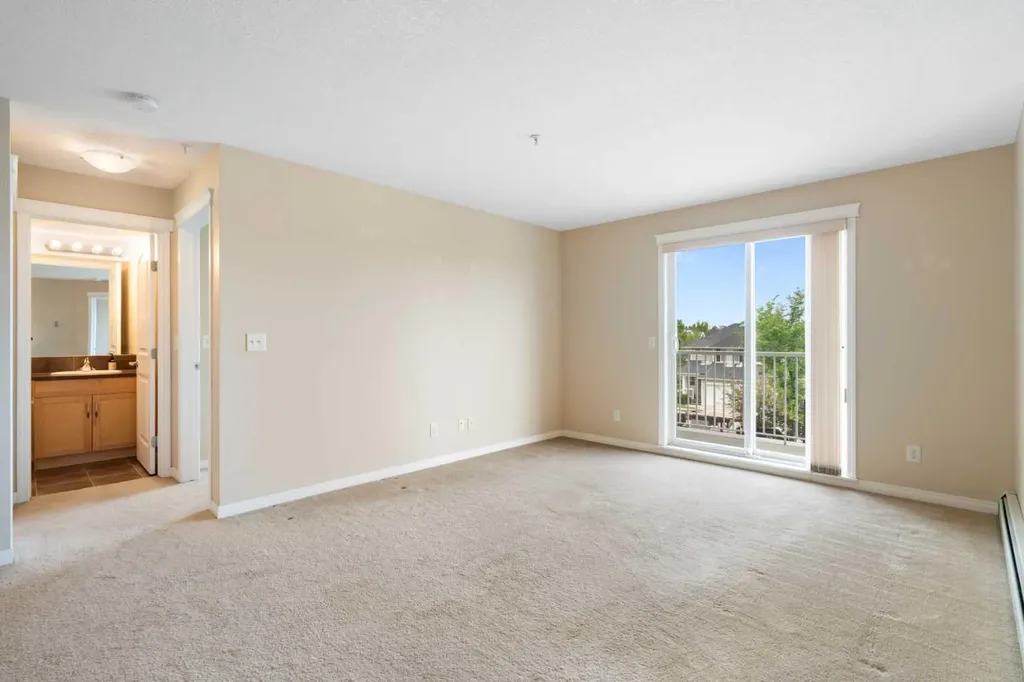 31 Country Village Manor NE Calgary AB T3K0T3