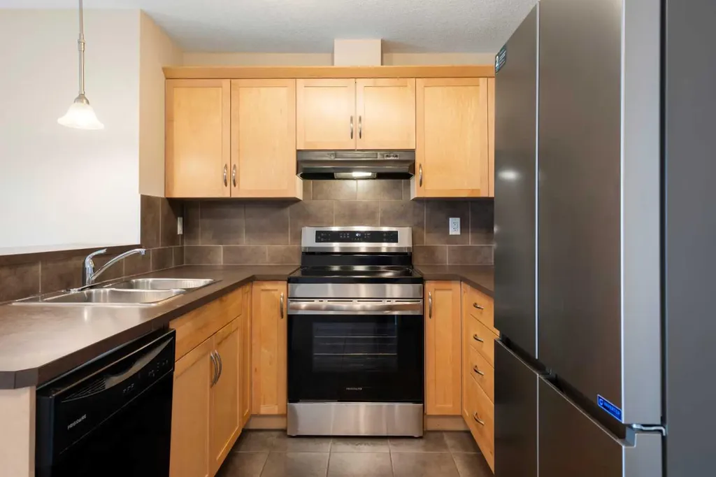 31 Country Village Manor NE Calgary AB T3K0T3