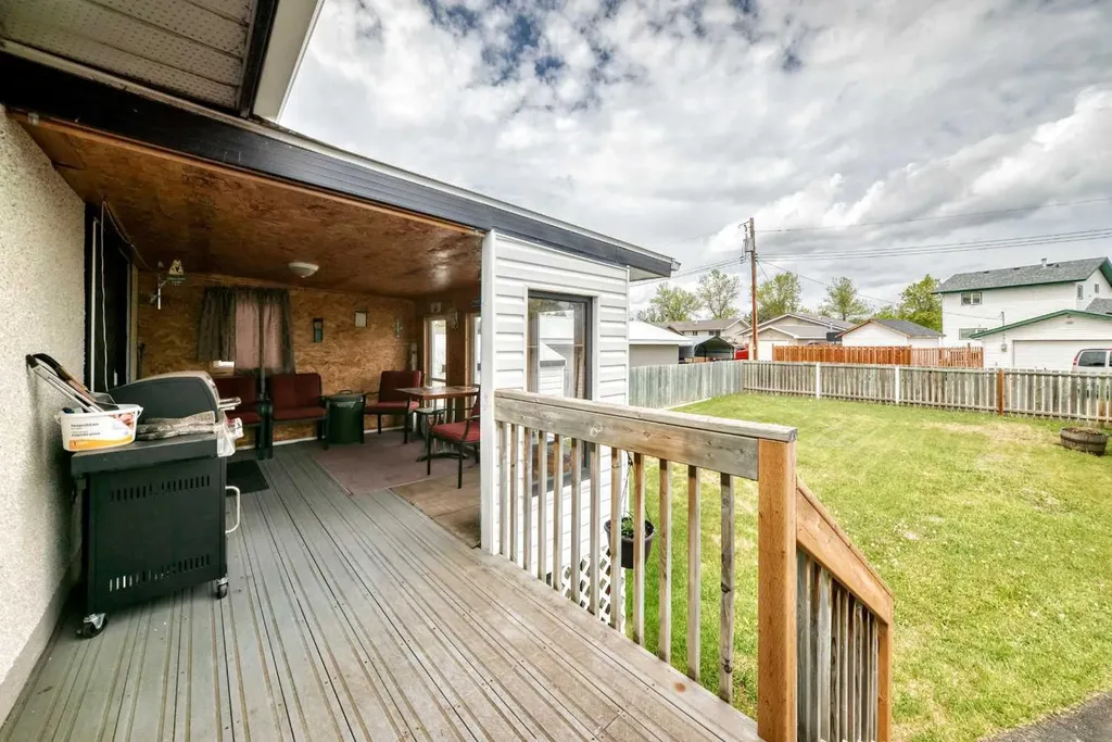6004 53 Avenue Ponoka AB T4J 1K7