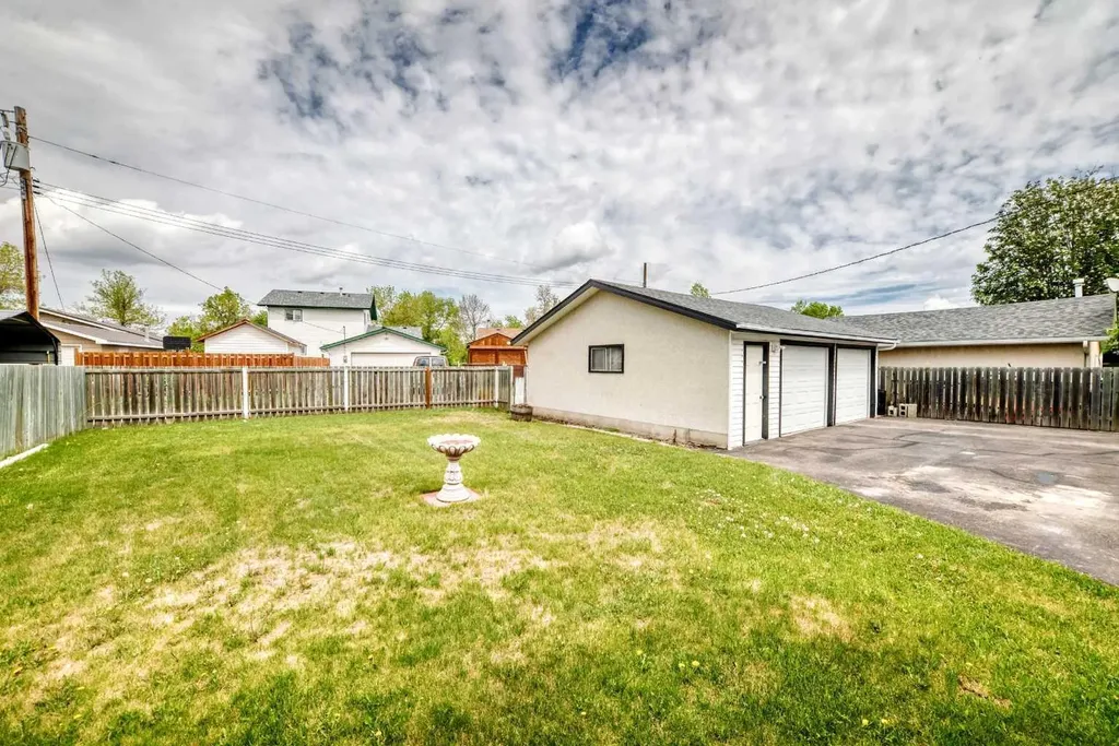 6004 53 Avenue Ponoka AB T4J 1K7