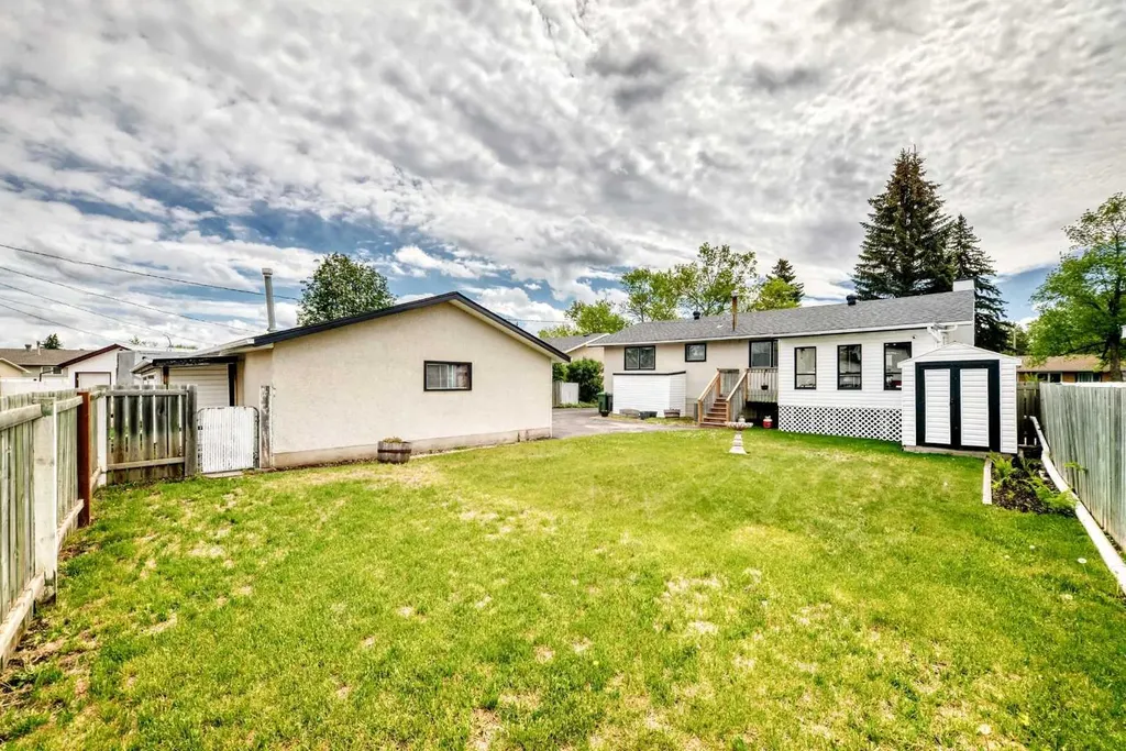 6004 53 Avenue Ponoka AB T4J 1K7