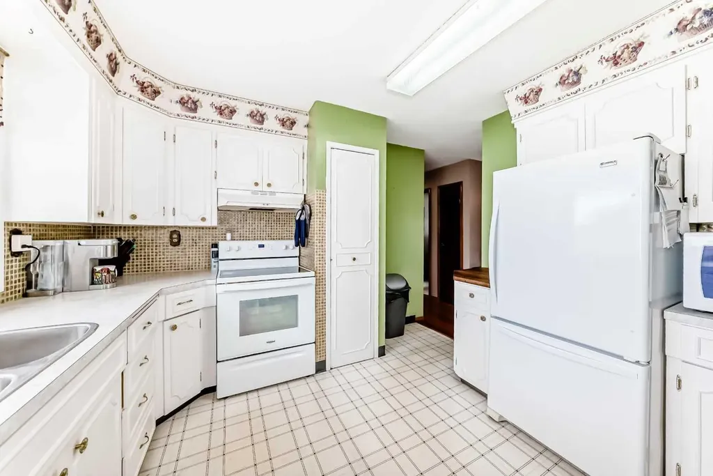 6004 53 Avenue Ponoka AB T4J 1K7