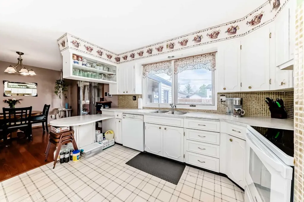 6004 53 Avenue Ponoka AB T4J 1K7