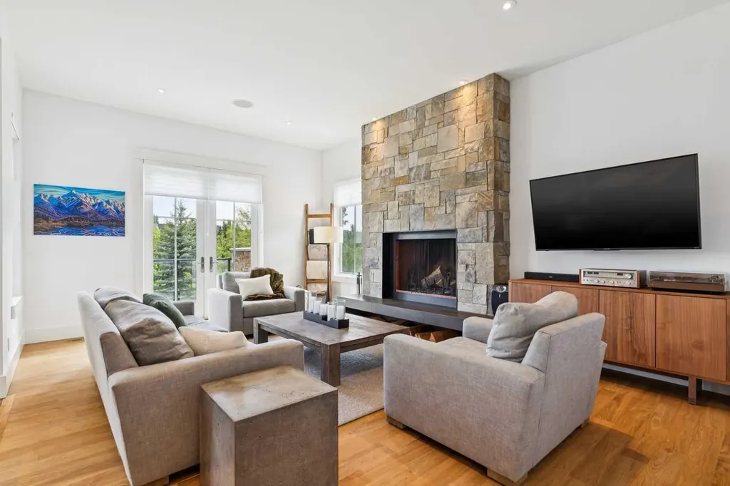 92 Heritage Isle Heritage Pointe AB T1S 4J8