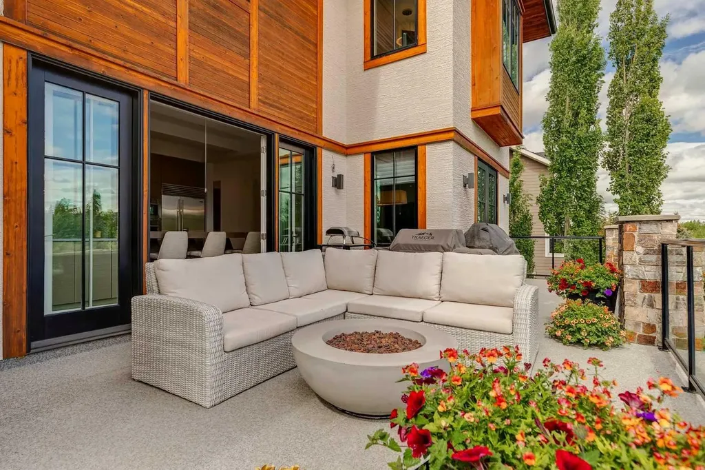 92 Heritage Isle Heritage Pointe AB T1S 4J8