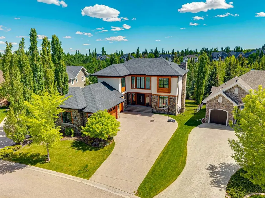 92 Heritage Isle Heritage Pointe AB T1S 4J8