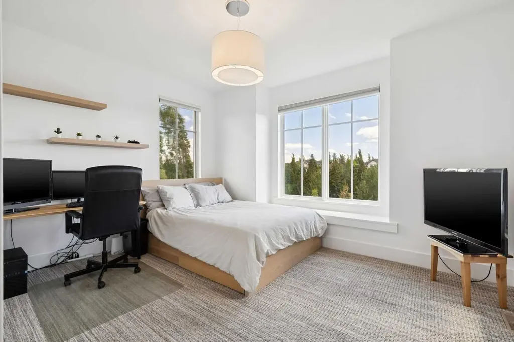 92 Heritage Isle Heritage Pointe AB T1S 4J8