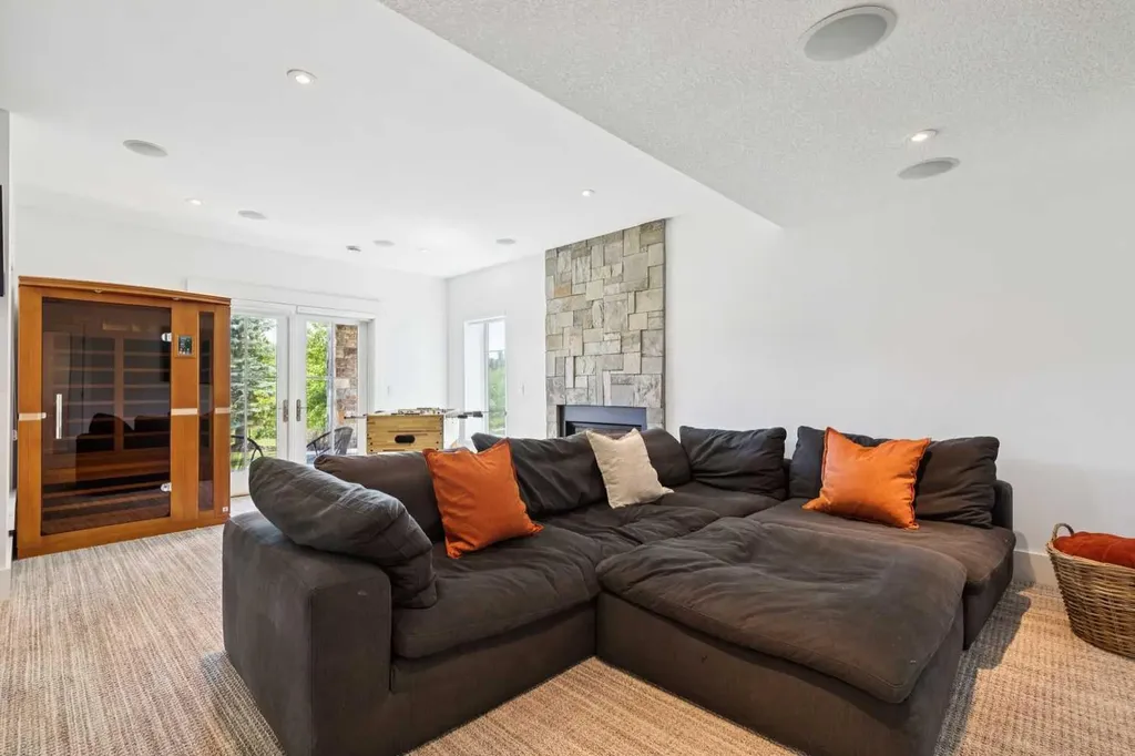 92 Heritage Isle Heritage Pointe AB T1S 4J8