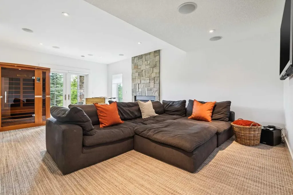 92 Heritage Isle Heritage Pointe AB T1S 4J8