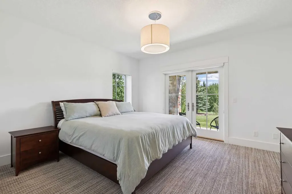 92 Heritage Isle Heritage Pointe AB T1S 4J8