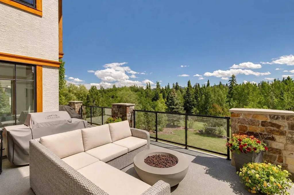 92 Heritage Isle Heritage Pointe AB T1S 4J8
