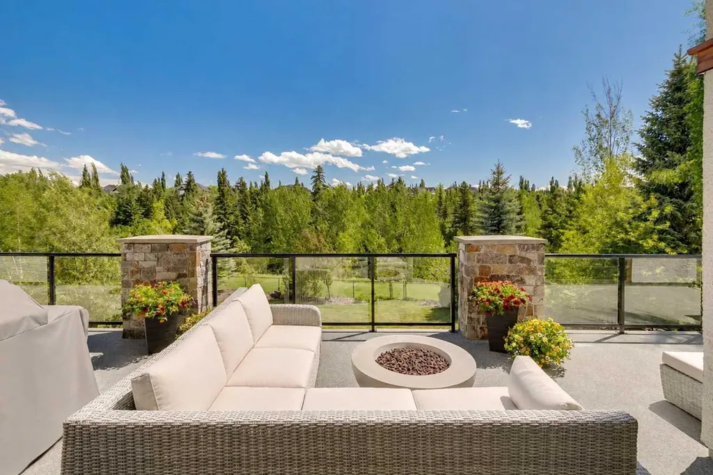 92 Heritage Isle Heritage Pointe AB T1S 4J8