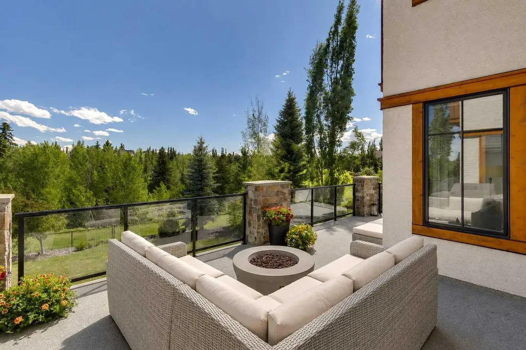 92 Heritage Isle Heritage Pointe AB T1S 4J8