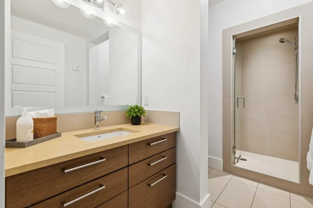 92 Heritage Isle Heritage Pointe AB T1S 4J8