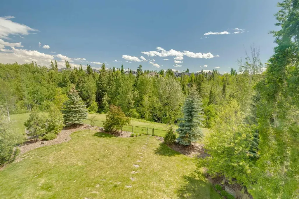 92 Heritage Isle Heritage Pointe AB T1S 4J8