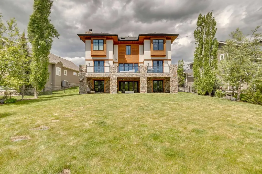 92 Heritage Isle Heritage Pointe AB T1S 4J8