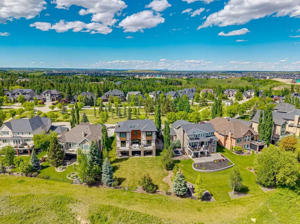 92 Heritage Isle Heritage Pointe AB T1S 4J8