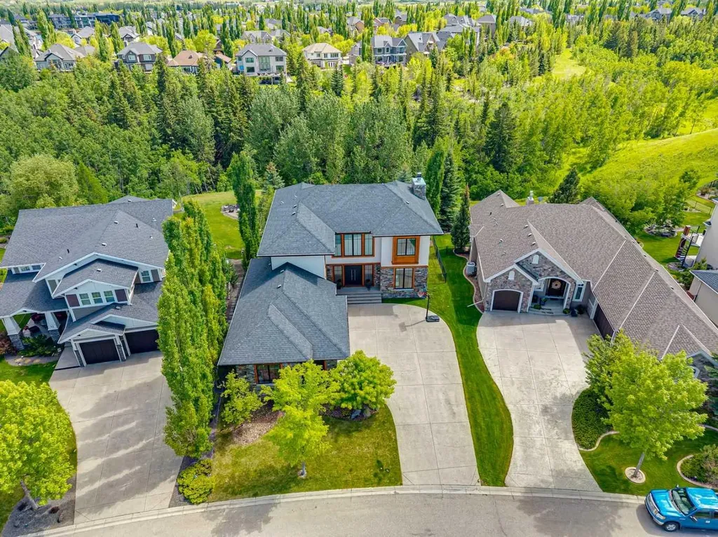 92 Heritage Isle Heritage Pointe AB T1S 4J8